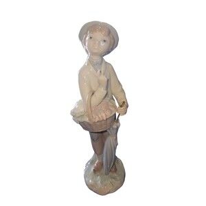 LLADRO LITTLE GARDENER BOY WITH BASKET & UMBRELLA PORCELAIN FIGURINE Great Cond